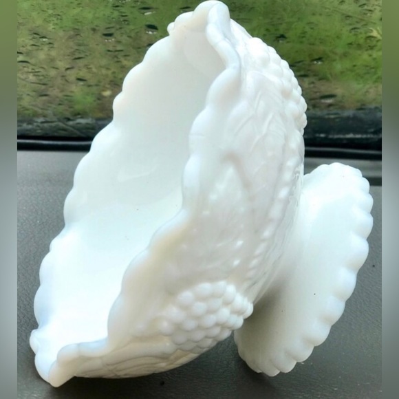Vintage 1900s Early 20th Century Milk Glass  Scalloped Footed Oyster Dish - Picture 6 of 10